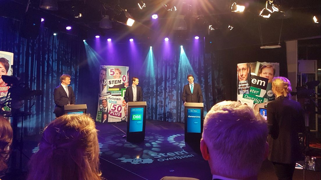 Het debat in de foyer van RTV Oost