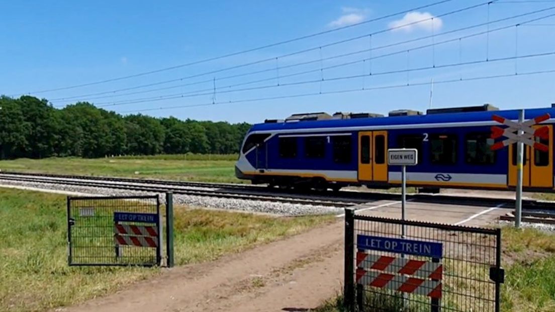 De treinen in Hooghalen rijden langzaam als eerbetoon voor de omgekomen machinist