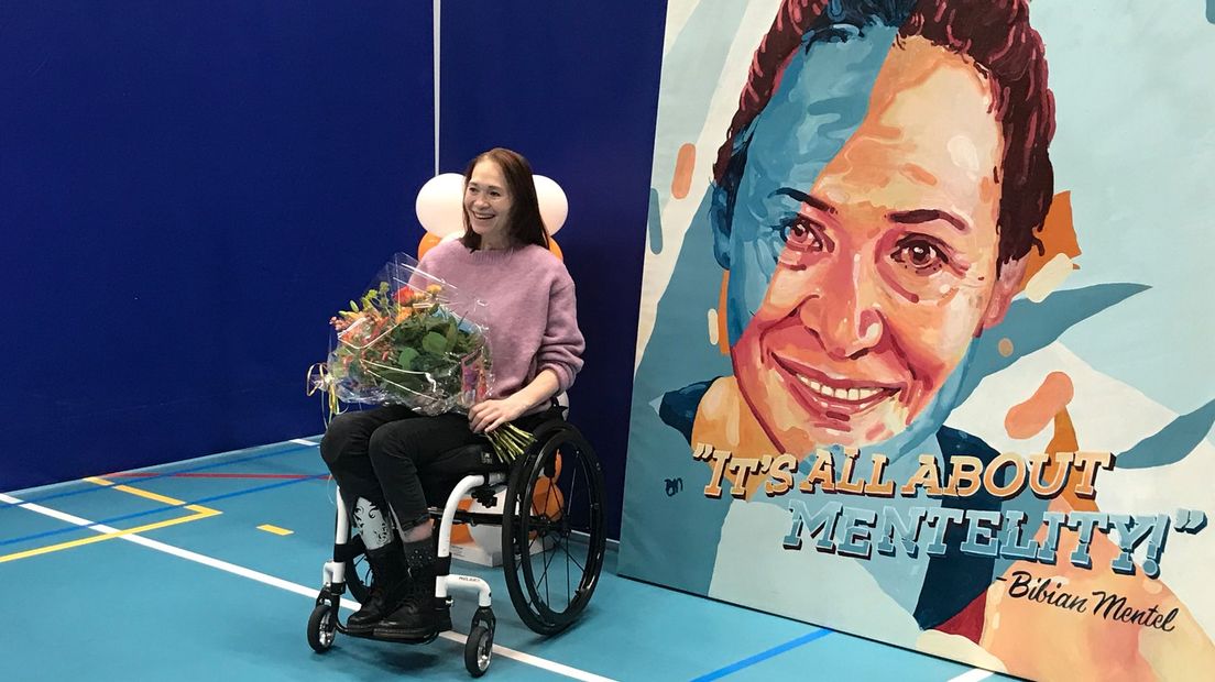 Mentel bij de aankondiging van het Cruyff Court in januari.