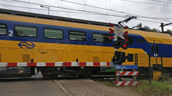 Problemen op het spoor na aanrijding en ijs op bovenleidingen. Problemen op het spoor na aanrijding en ijs op bovenleidingen.