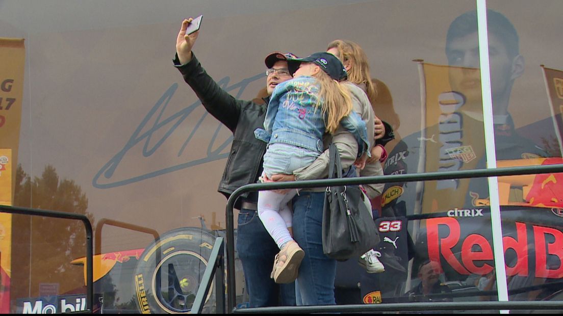 Formule 1-fans vergapen zich in Goes aan bolide Verstappen