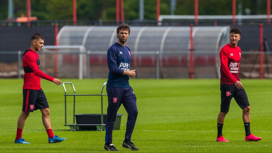 Naast Van Leeuwen past ook trainer Garcia niet meer in de nieuwe visie van FC Twente