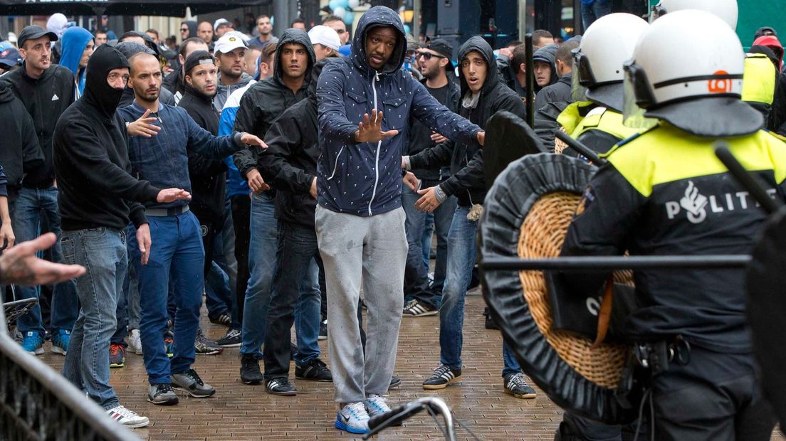 Supporters Olympique Marseille zoeken confrontatie met politie