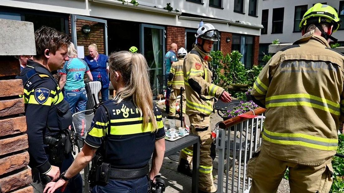 Grote tak valt op terras zorgcentrum, bewoonster gewond
