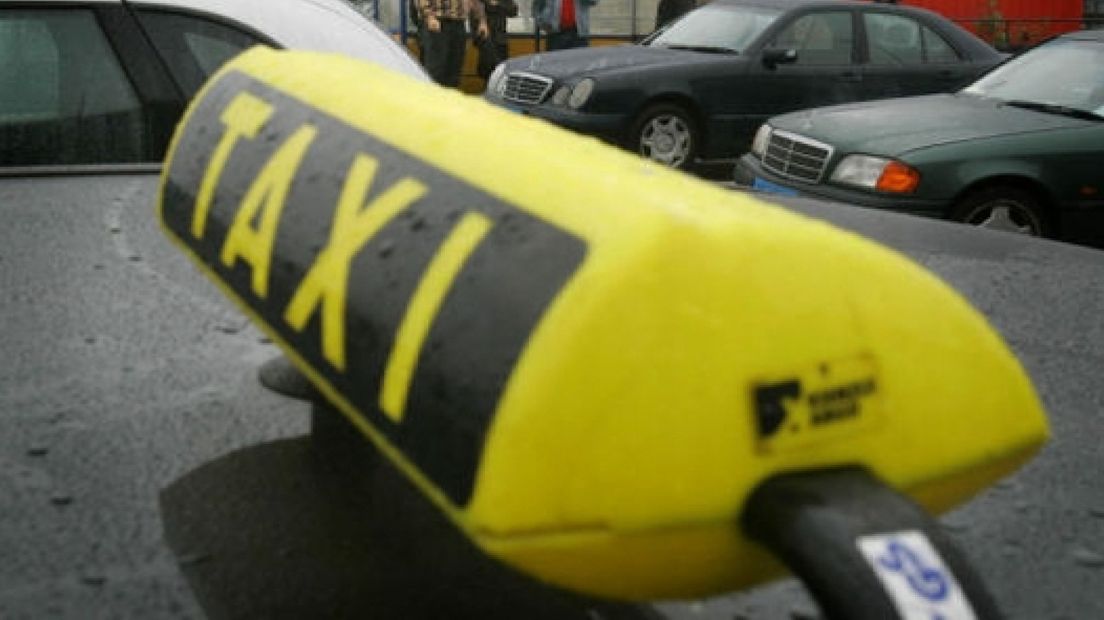 Illegale taxichauffeur gepakt in Nijmegen, auto in beslag genomen