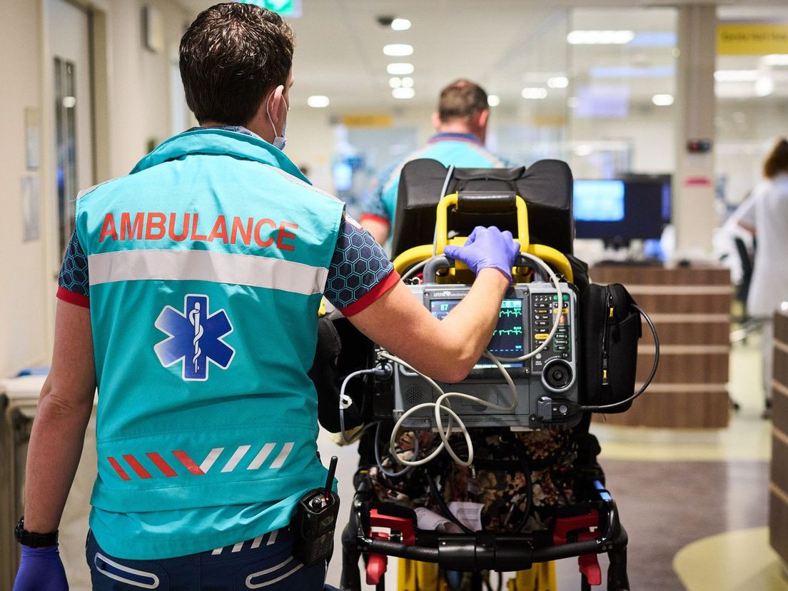 Ambulancepersoneel steeds jonger en minder ervaren? 'Van schaarste word je creatief'