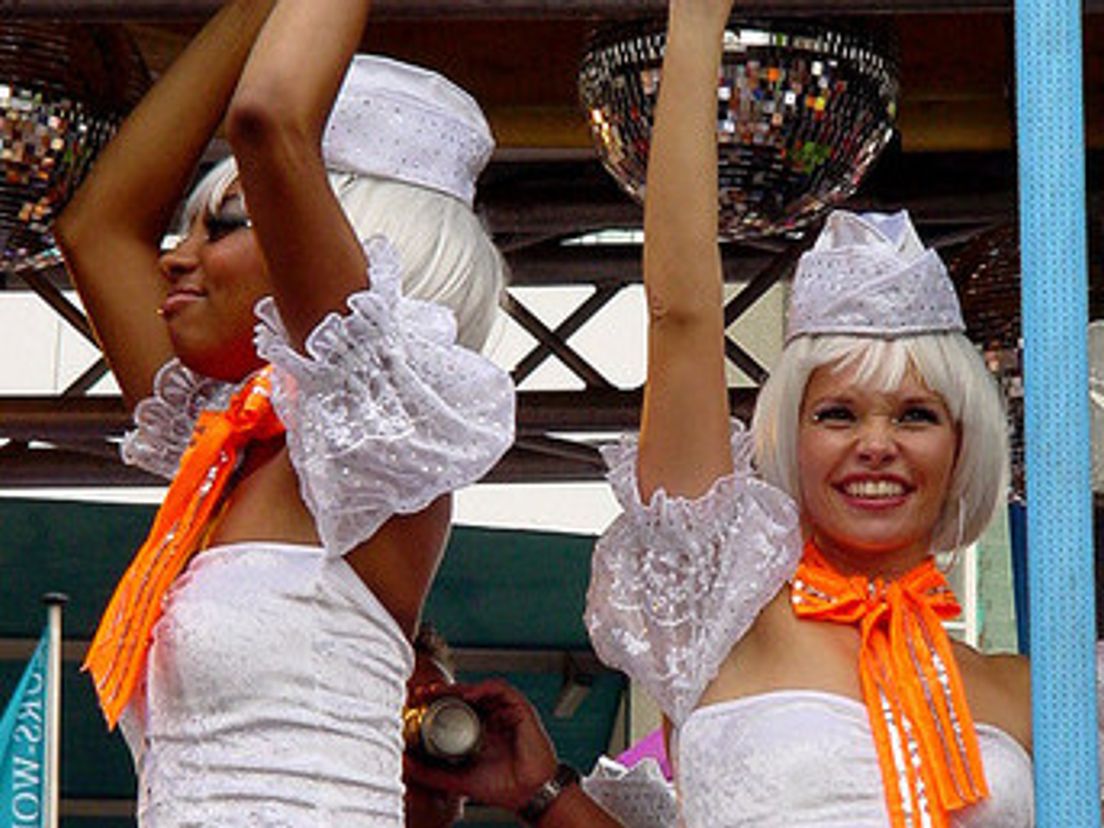 13-08-danceparade2.cropresize.tmp.jpg