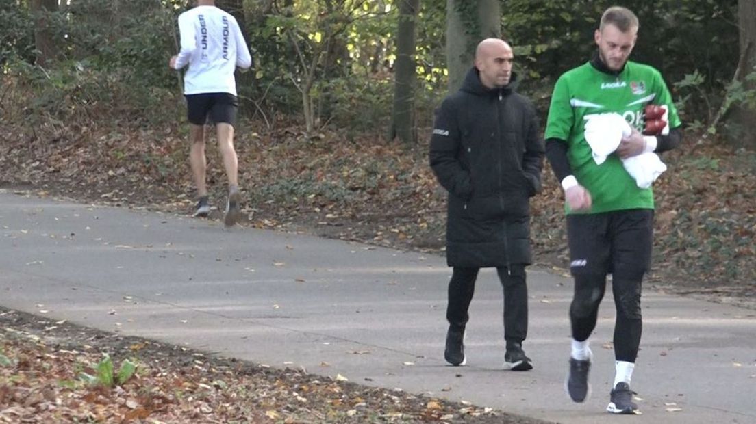 Jasper Cillessen loopt aangeslagen door het Goffertpark