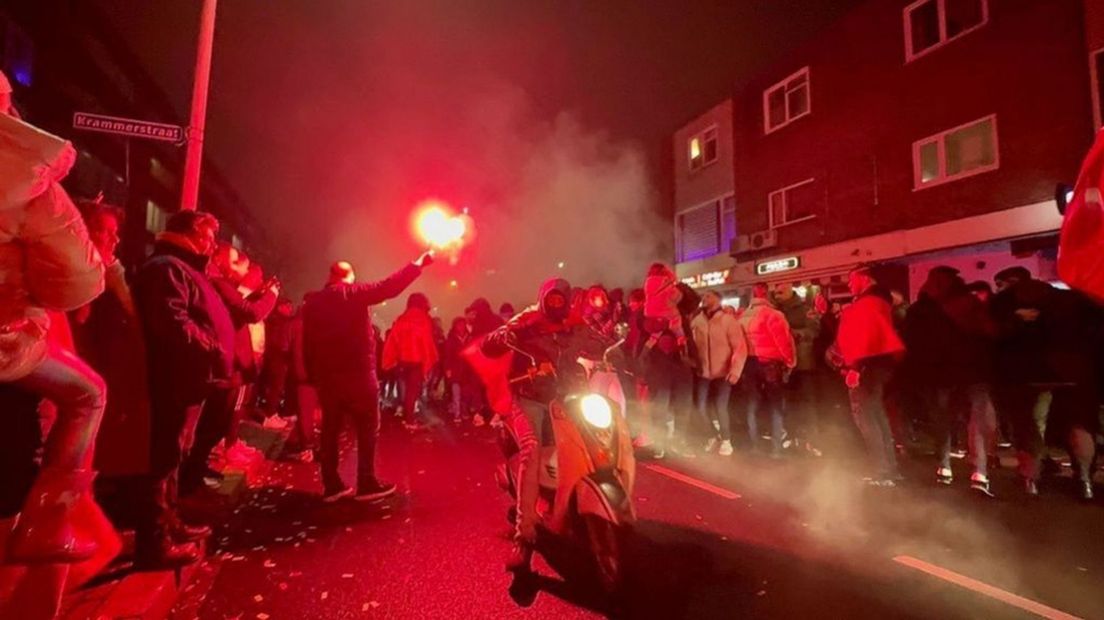 Het feestje op straat na de overwinning in de kwartfinale op Portugal.