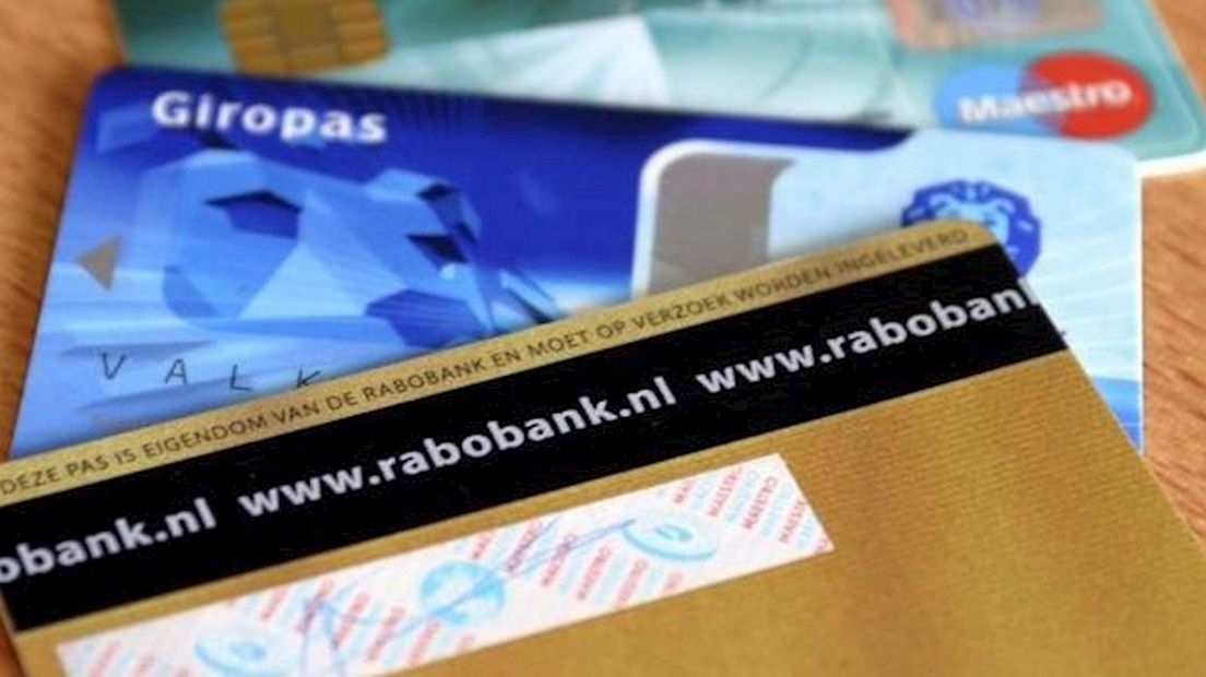 Insluipster steelt ketting en bankpassen bejaarde vrouw in Vriezenveen