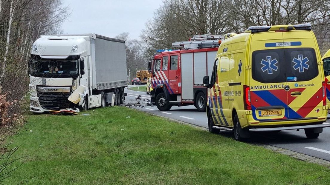 De automobilist kwam in botsing met een vrachtwagen
