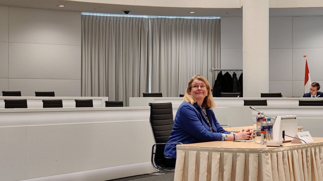 Oud-burgemeester Pauline Krikke (VVD) wordt verhoord door de commissie over haar rol in de bouw van cultuurpaleis Amare