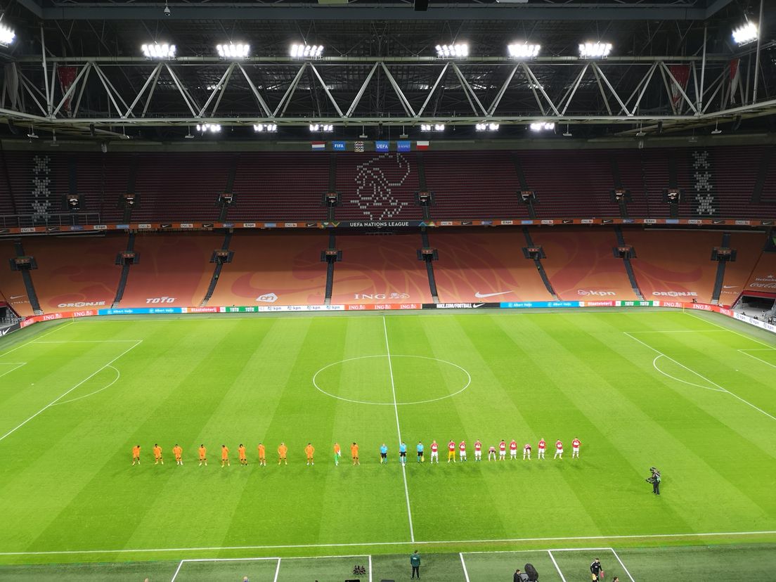 Nederland - Polen werd in een leeg stadion gespeeld.