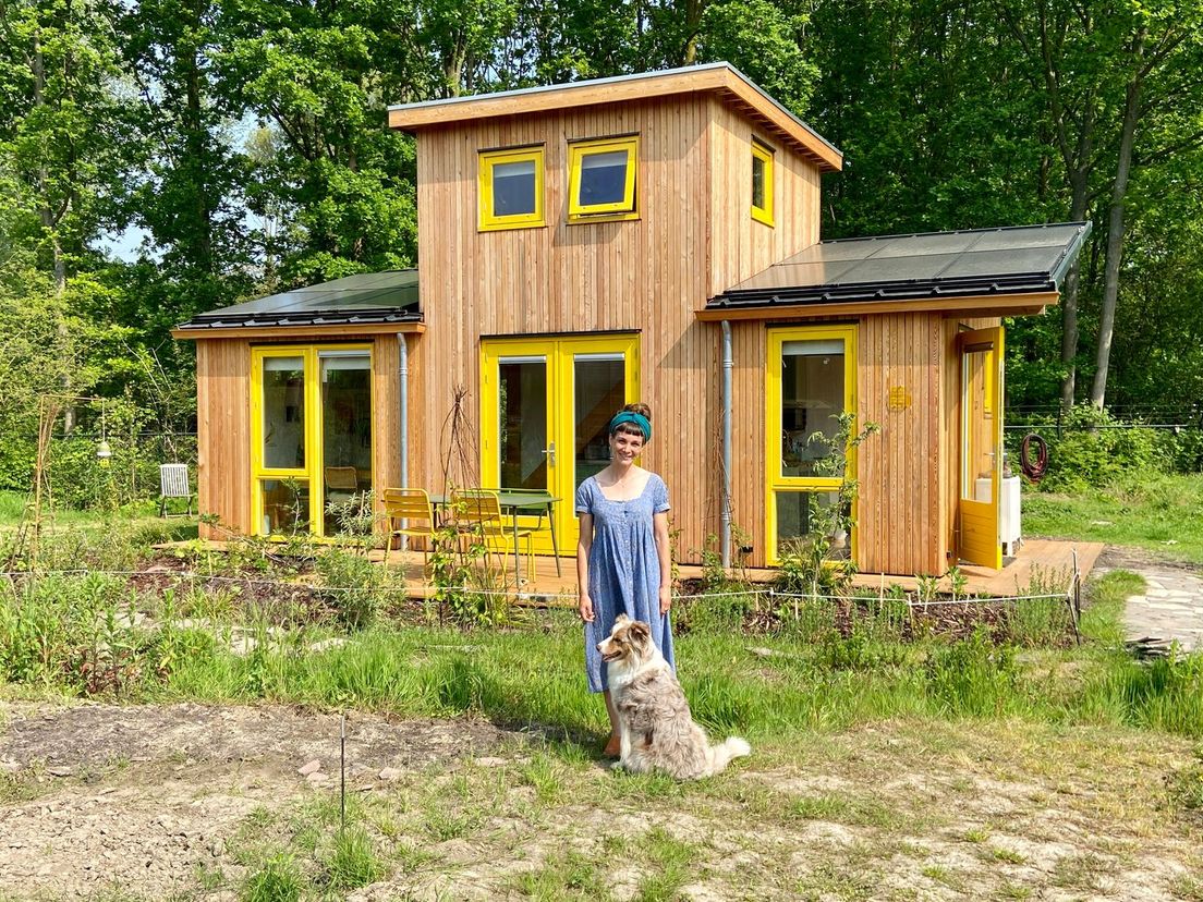 Van modderpoel tot groene oase: eerste tiny house-wijk van Rotterdam staat als een huis