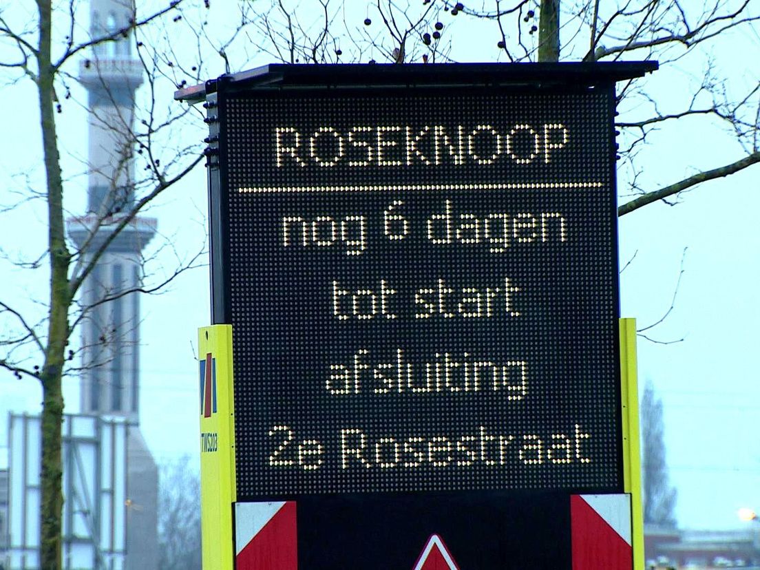 Verkeer dat de Roseknoop passeert wordt alvast gewaarschuwd voor wat komen gaat