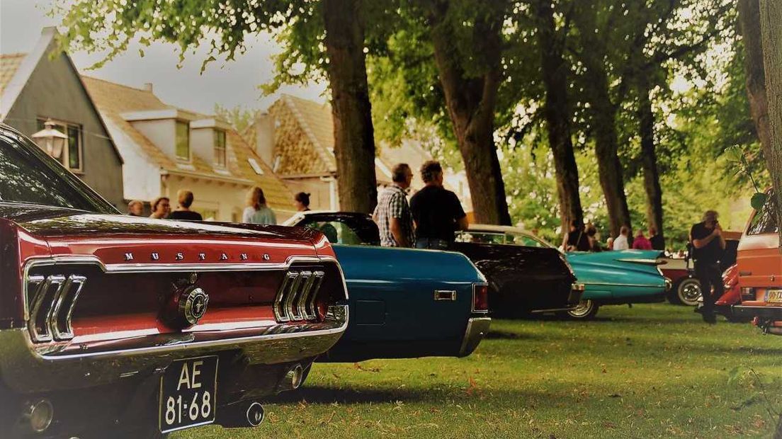 Oldtimers op het Retrofestival in Nisse