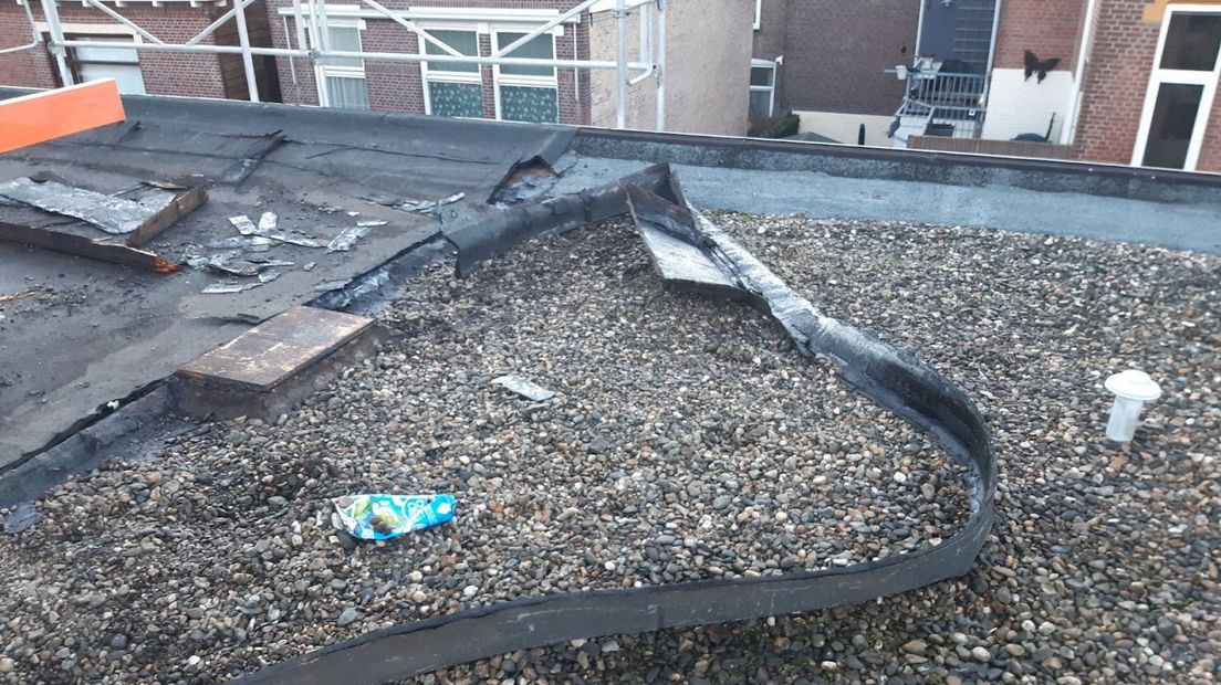 Schade aan het dak in de Van Wesenbekestraat I