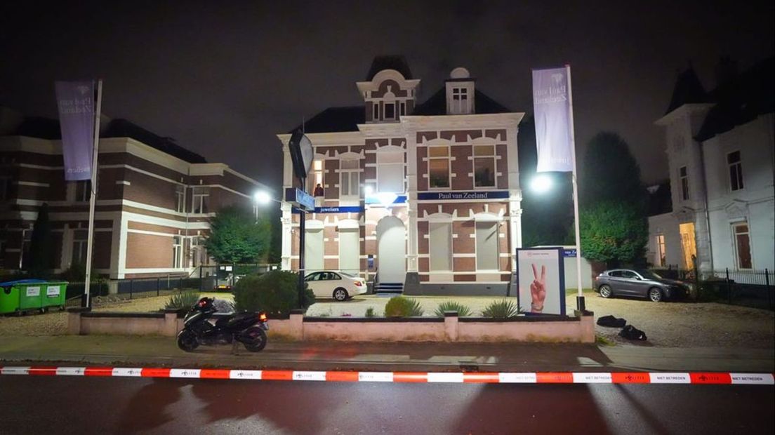 De juwelier in Velp na de plofkraak