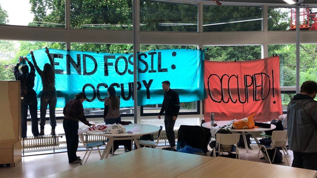 Klimaatactivisten bezetten hogeschool in Velp.