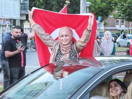 Toeteren en zwaaien met die vlag: Turken in Utrecht en Amersfoort vieren verkiezingswinst Erdogan
