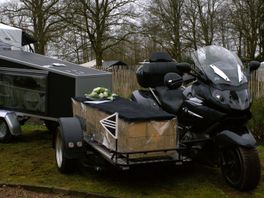 In Beeld: Uitvaartfestival in Zenderen