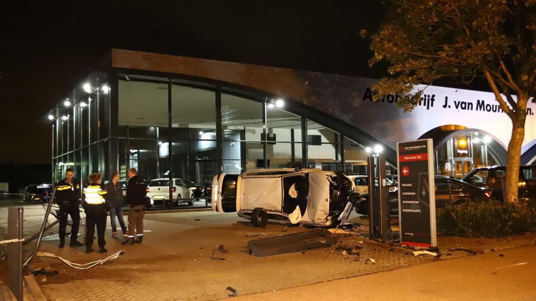 Chaos bij het garagebedrijf in Geldermalsen.