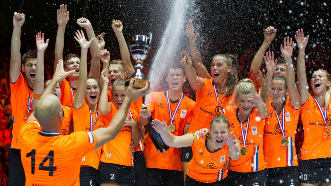 Oranje viert de titel
