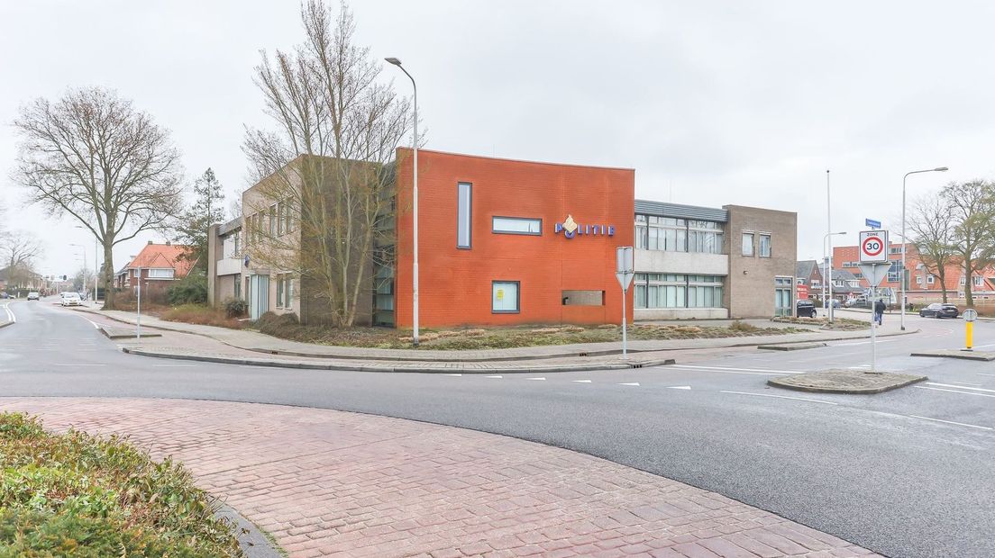 Het politiebureau Meppel in de verkoop