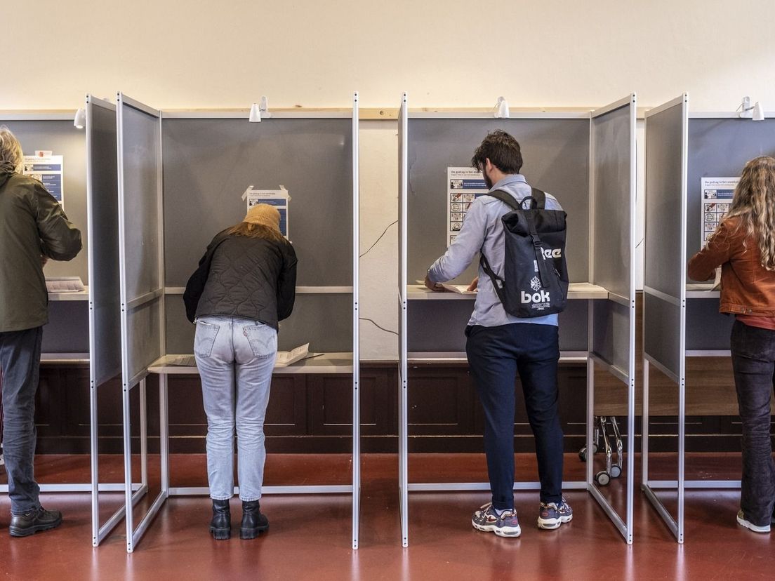 Van open brug tot vermoeide tellers: dit gebeurde er op de Friese stembureaus op de verkiezingsdag