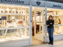 Brute inbraak breekt juwelier Abeer: 'Ik houd van mijn werk, maar de winkel is een vloek geworden'