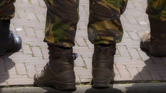 periodieke Licht Een hekel hebben aan Burgermedewerker Defensie in Assen opgepakt voor verduistering legerkleding