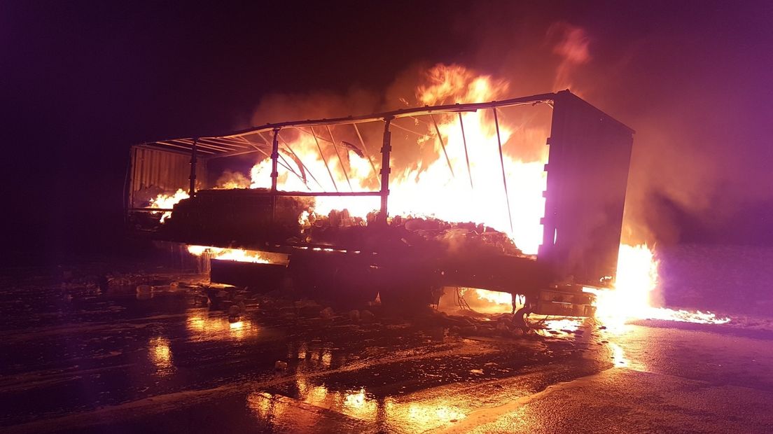 Vrachtwagen in brand op de A4.