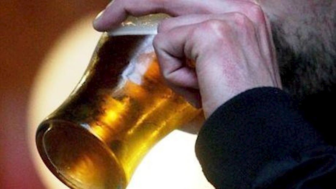 Twee keer met drank op in sloot