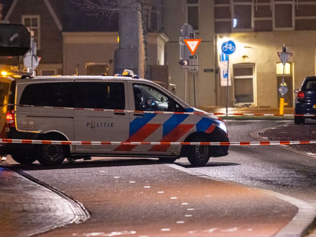 De Spuiweg werd tijdelijk afgezet nadat het explosief werd gevonden
