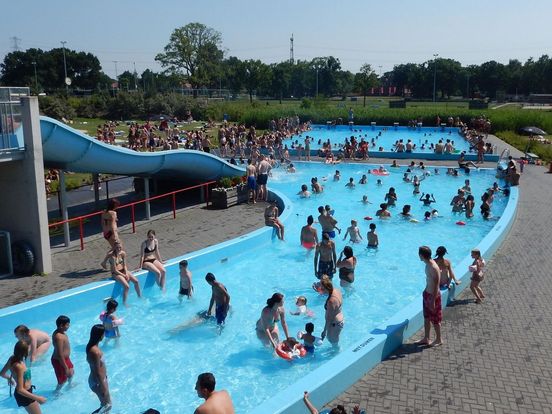 Zwembaddebacle in Enschede: "Dit had zo niet gemoeten"