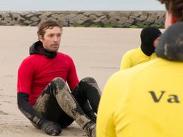 Dolf en Ruurd winnen met Skiffa Surfclub 50.000 euro om jongeren te laten sporten in zee