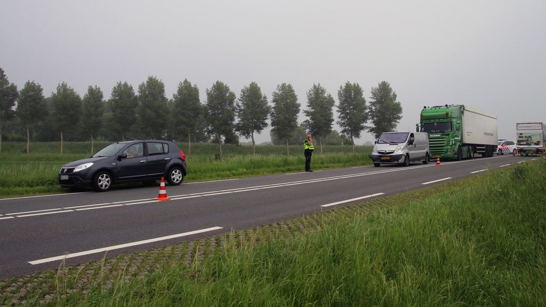 Bij de kop-staartbotsing op de Deltaweg waren een vrachtwagen, een bestelbusje en een auto betrokken