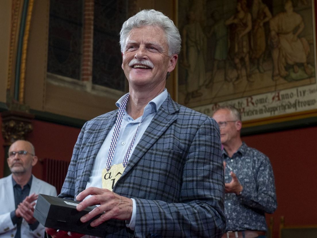 Lútsen Bakker wint opnij Grut Frysk Diktee, mar makke mear flaters: "Ik skamje my djip"