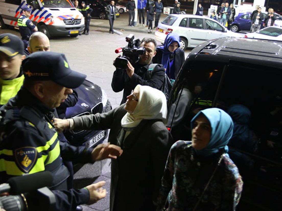 De Nederlandse regering verklaarde Kaya zaterdagavond tot ongewenst vreemdeling