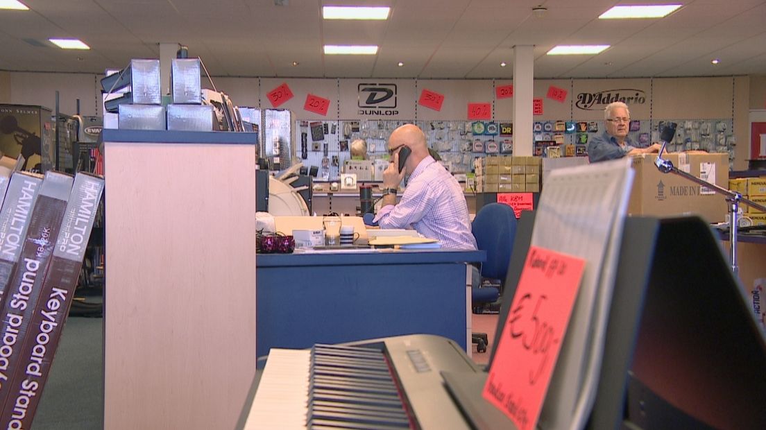 Slotakkoord klinkt bij Den Dekker Muziek