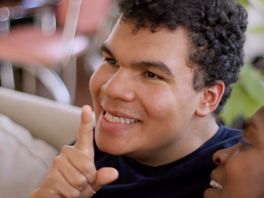Autistische Charlie heeft wel talent, maar zal nooit The Voice Kids winnen