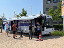Vaccinatiebus moet HPV-inentingen onder jongeren opkrikken: slechts 20 procent heeft prik gehaald