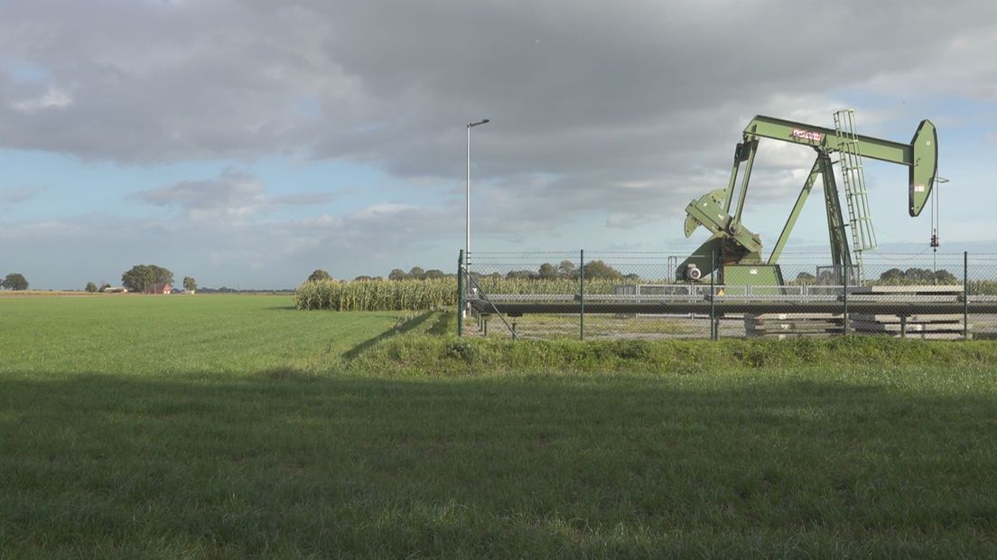 Eén van de honderden ja-knikkers op het olieveld in Emlichheim, net over de grens in Duitsland