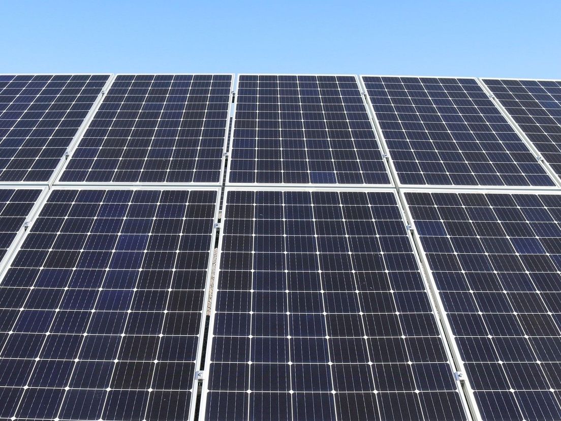 De ontwikkelaars van de zonneparken moeten nu eerst in overleg met omwonenden (Rechten: LCEC/Pixabay)