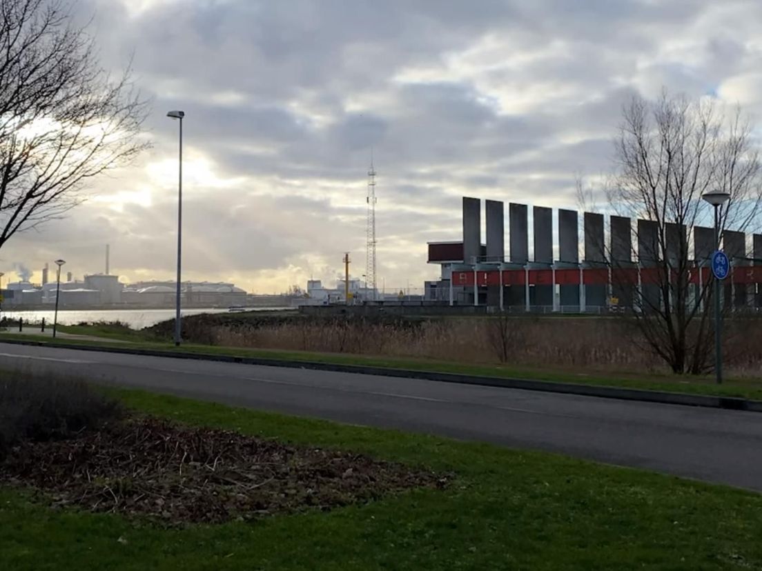 De Vijfsluizerhaven was één van de plekken die onderzocht werd voor een windmolen