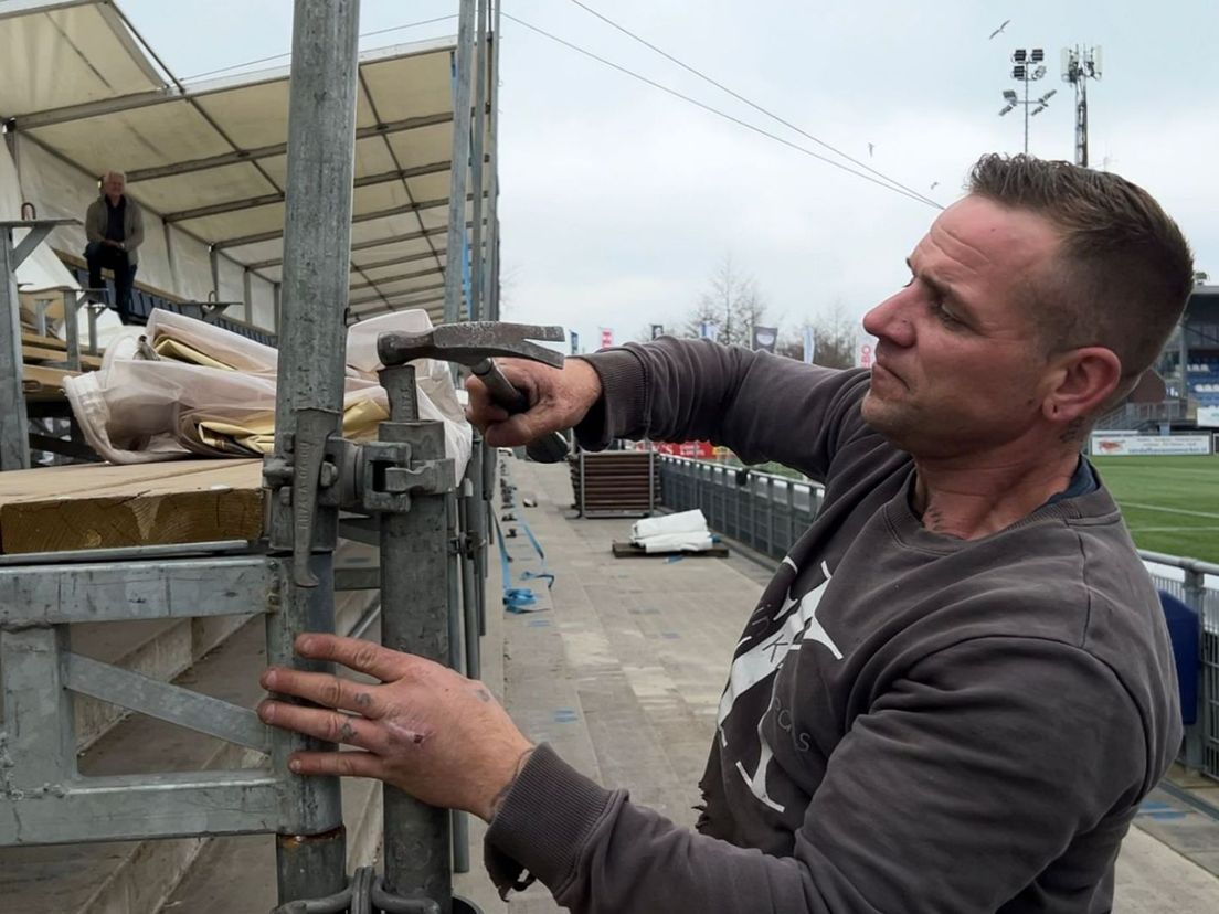 VAR-camera’s en extra tribune: stadion Spakenburg klaargemaakt voor bekerwedstrijd PSV