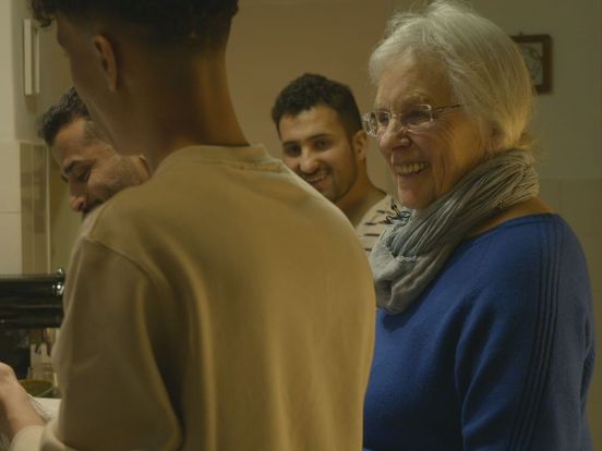 FryslânDOK 'Gelokbringers': "Je kunt iemand echt helpen en ze helpen ons ook"
