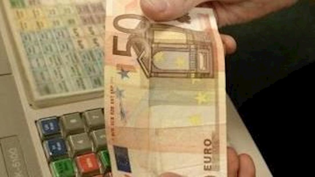 Man uit Enschede met vals geld opgepakt
