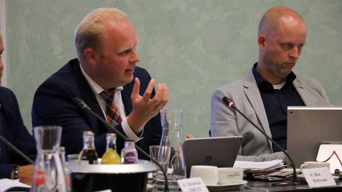 Wethouder Harmannus Blok (links)