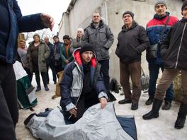 Ruim 2.000 sheltersuits naar Turkije en Syrië: "Families van onze medewerkers slapen in de kou"